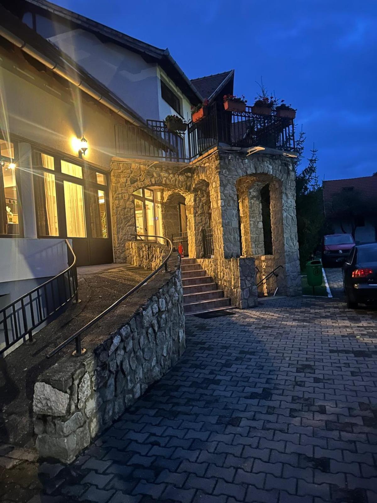 Pensiunea Casa Saxonia Rîşnov Luaran gambar